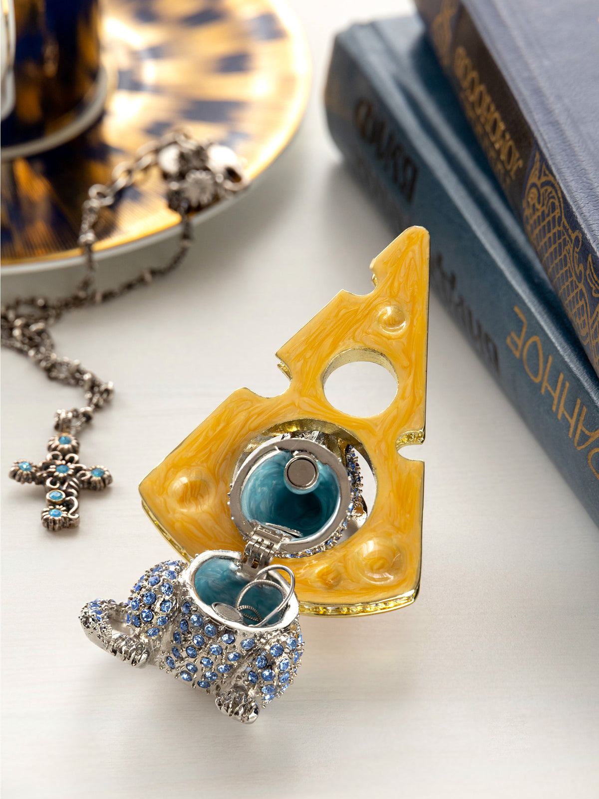 Keren Kopal Sparkling Mouse Peeking from Yellow Cheese Trinket Box