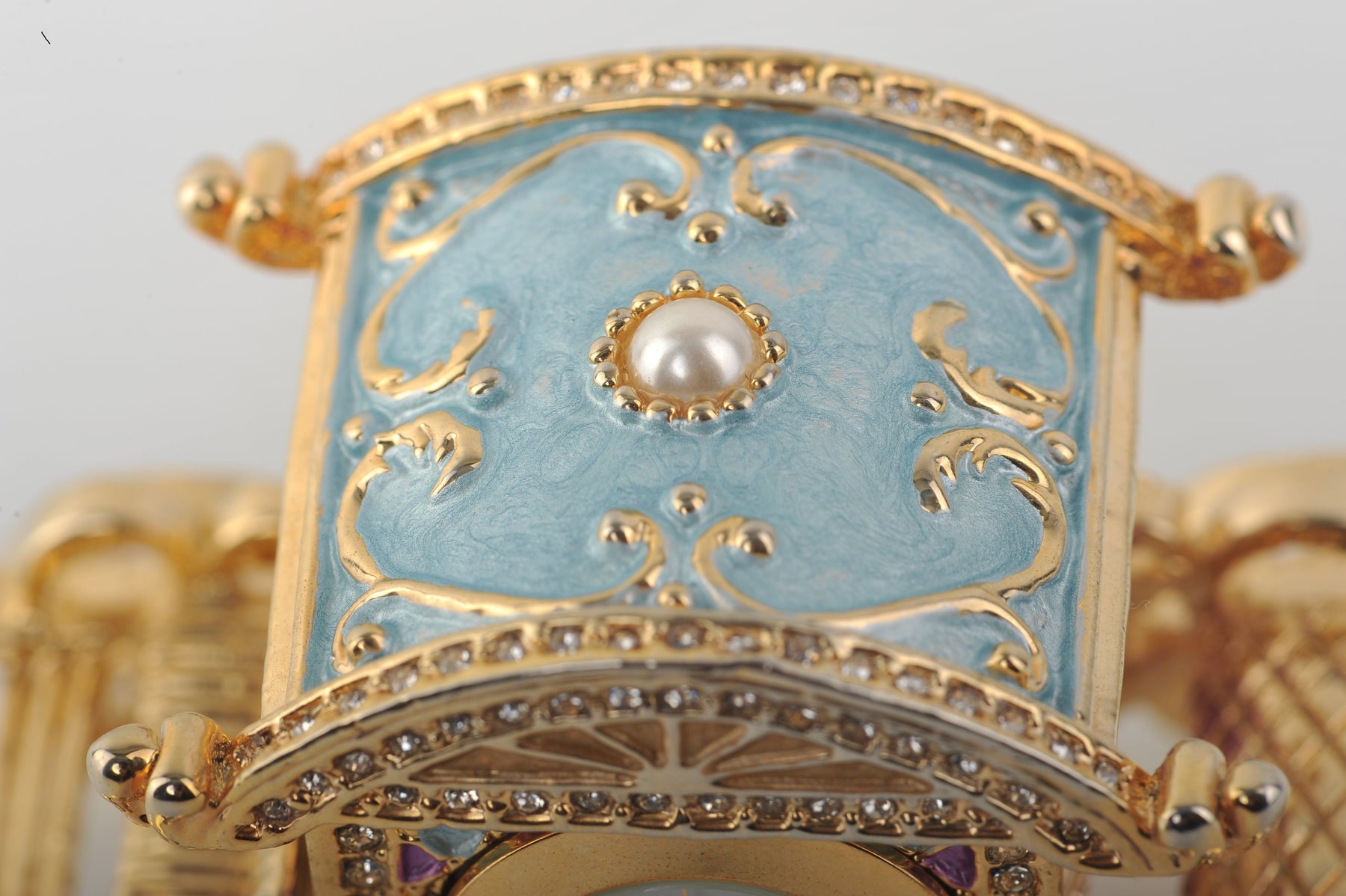 Keren Kopal Gold Carriage with a Clock