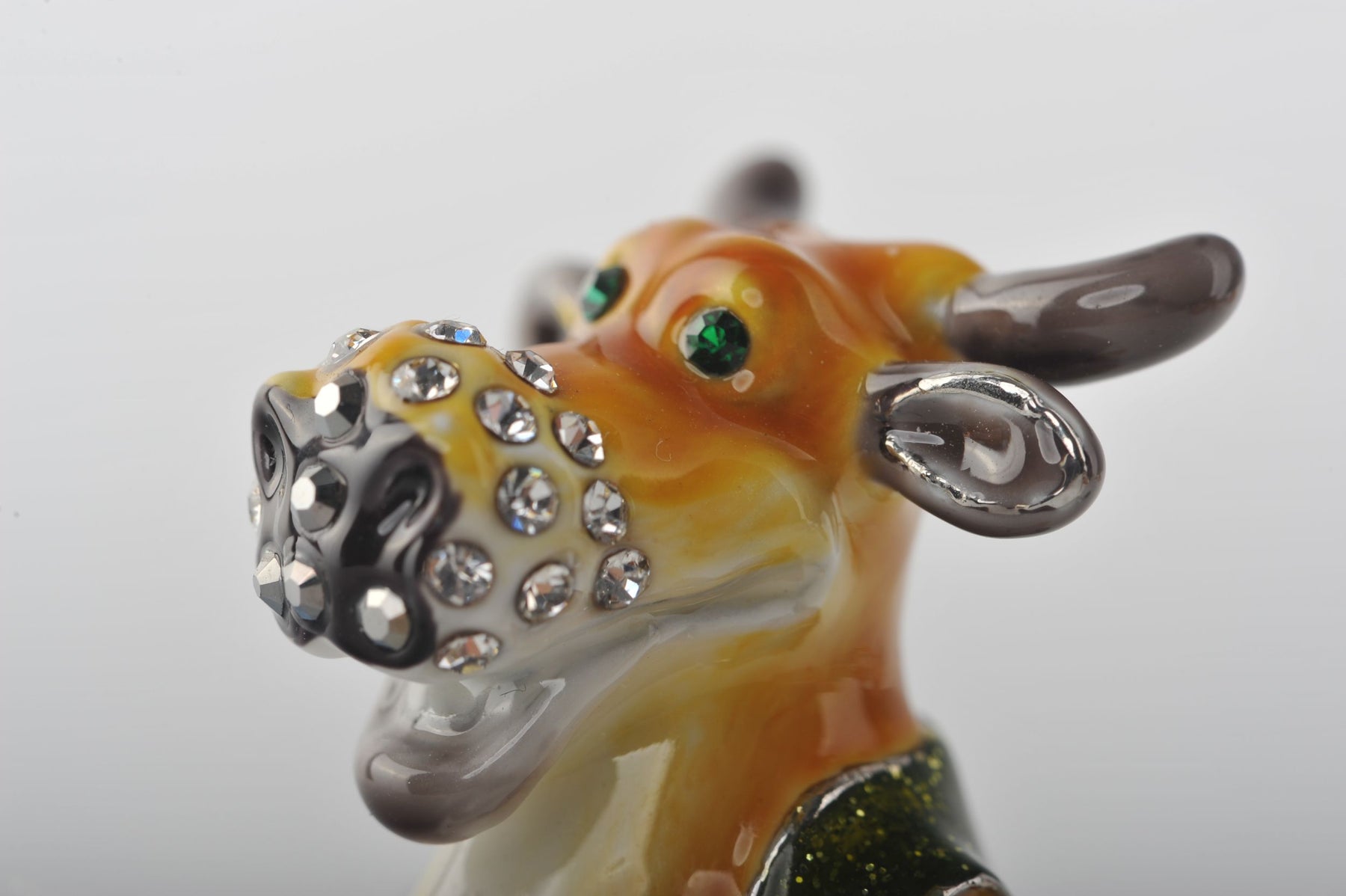 Keren Kopal Standing Bull with Green Pants