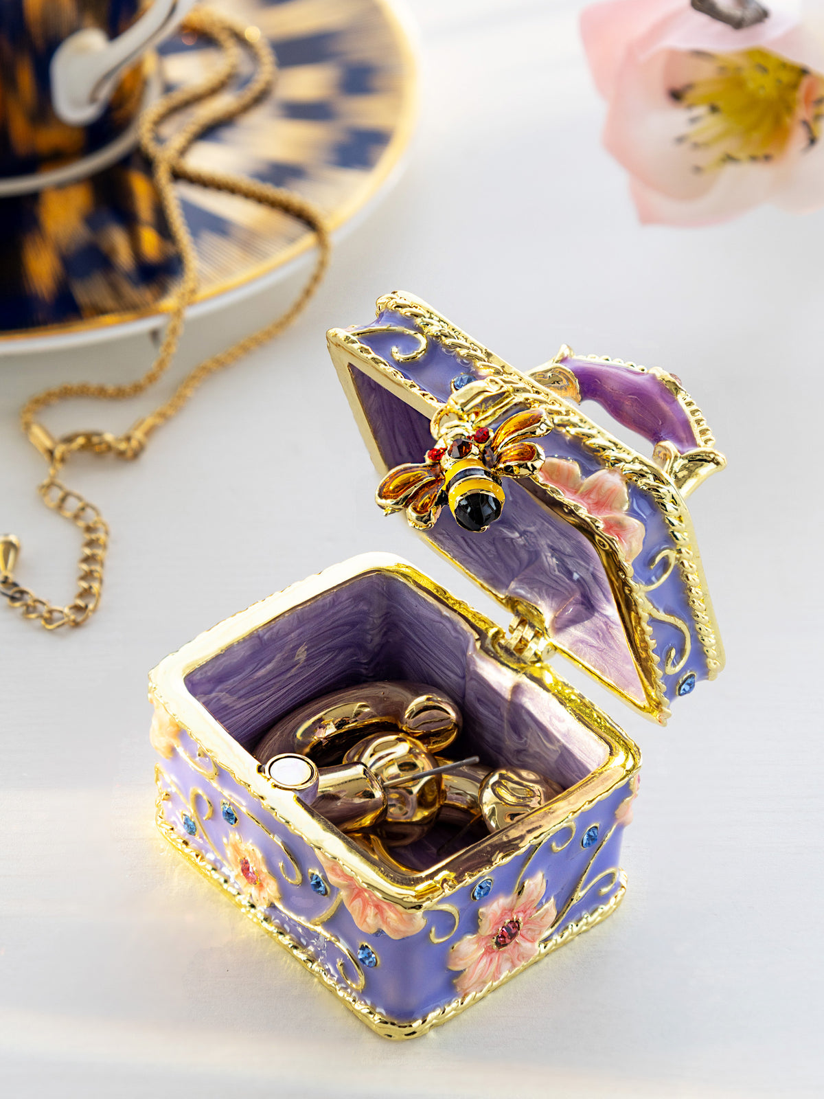 Keren Kopal vintage travel Bag with a Bee Lock