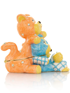 Keren Kopal Cat & Dog Friends sitting Together