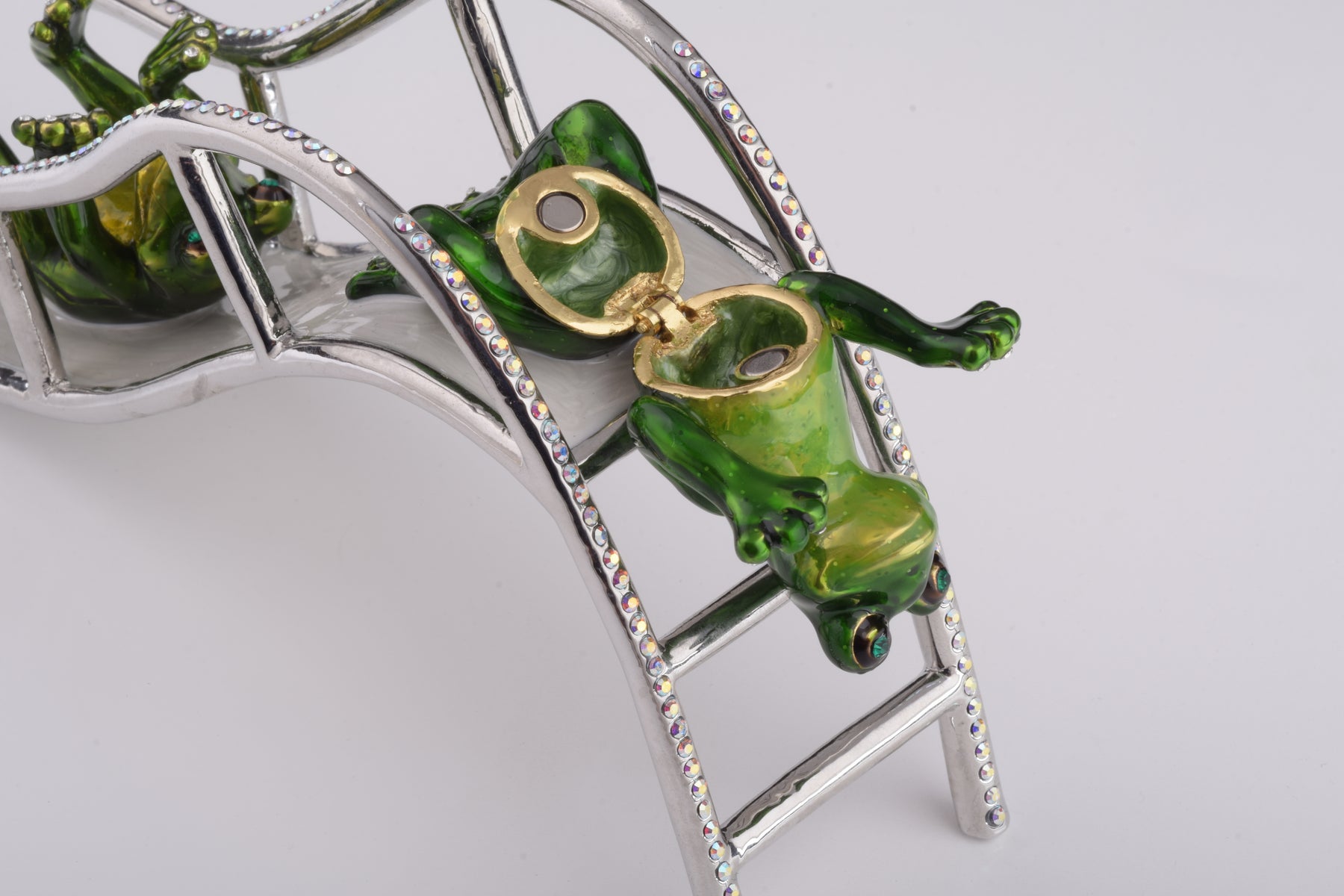 Keren Kopal Two Frogs Riding Slide