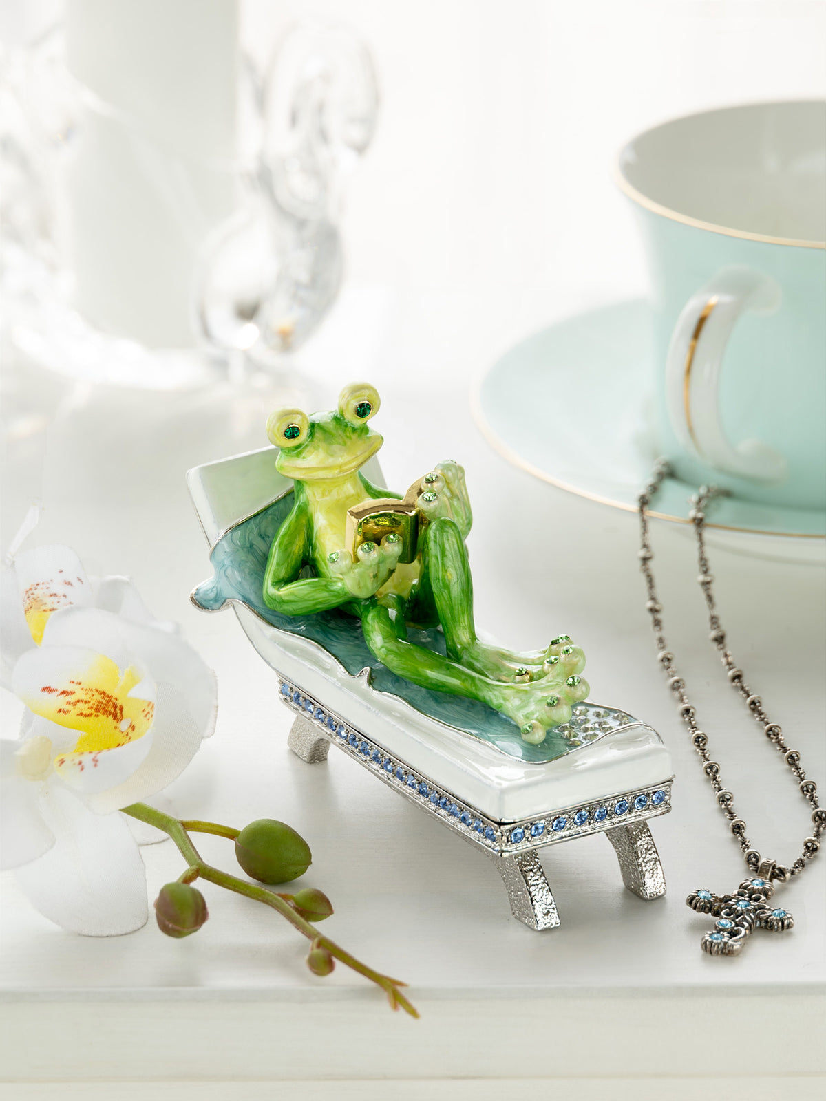 Keren Kopal Relaxing Frog Reading a book on Sun Lounger Trinket Box