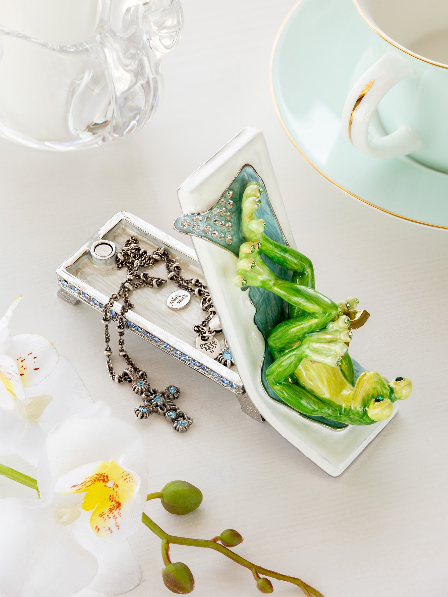 Keren Kopal Relaxing Frog Reading a book on Sun Lounger Trinket Box