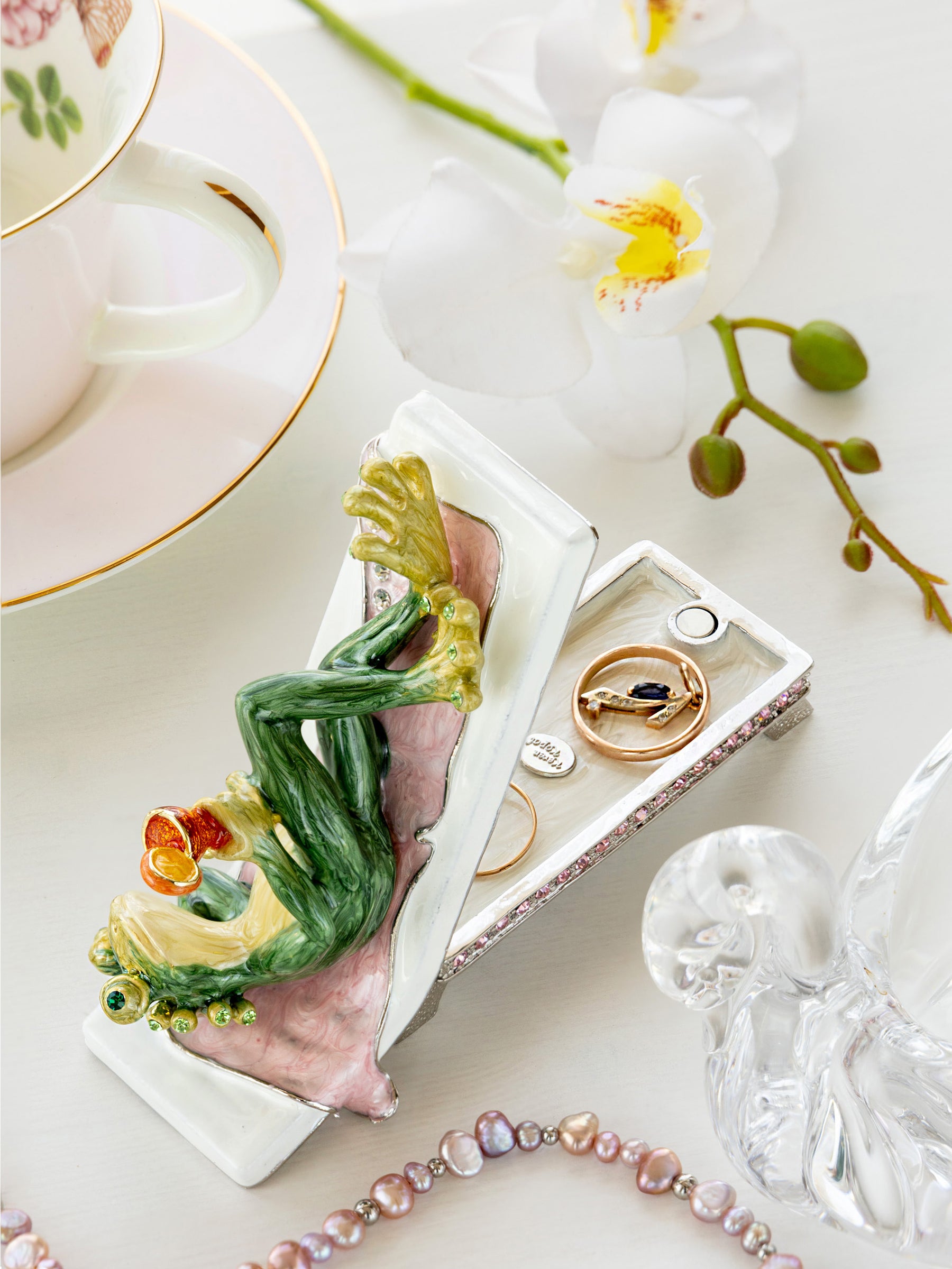 Keren Kopal Green Reclining Frog with Cocktail Trinket Box