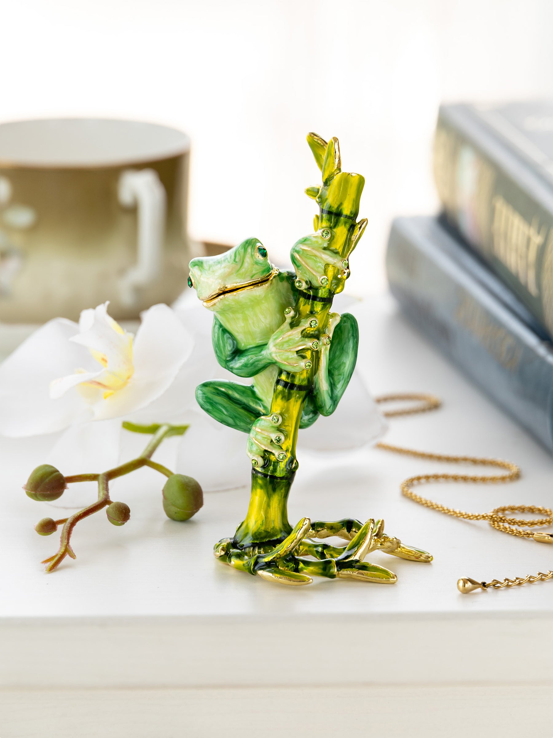 Keren Kopal Green Frog on Bamboo Trinket Box