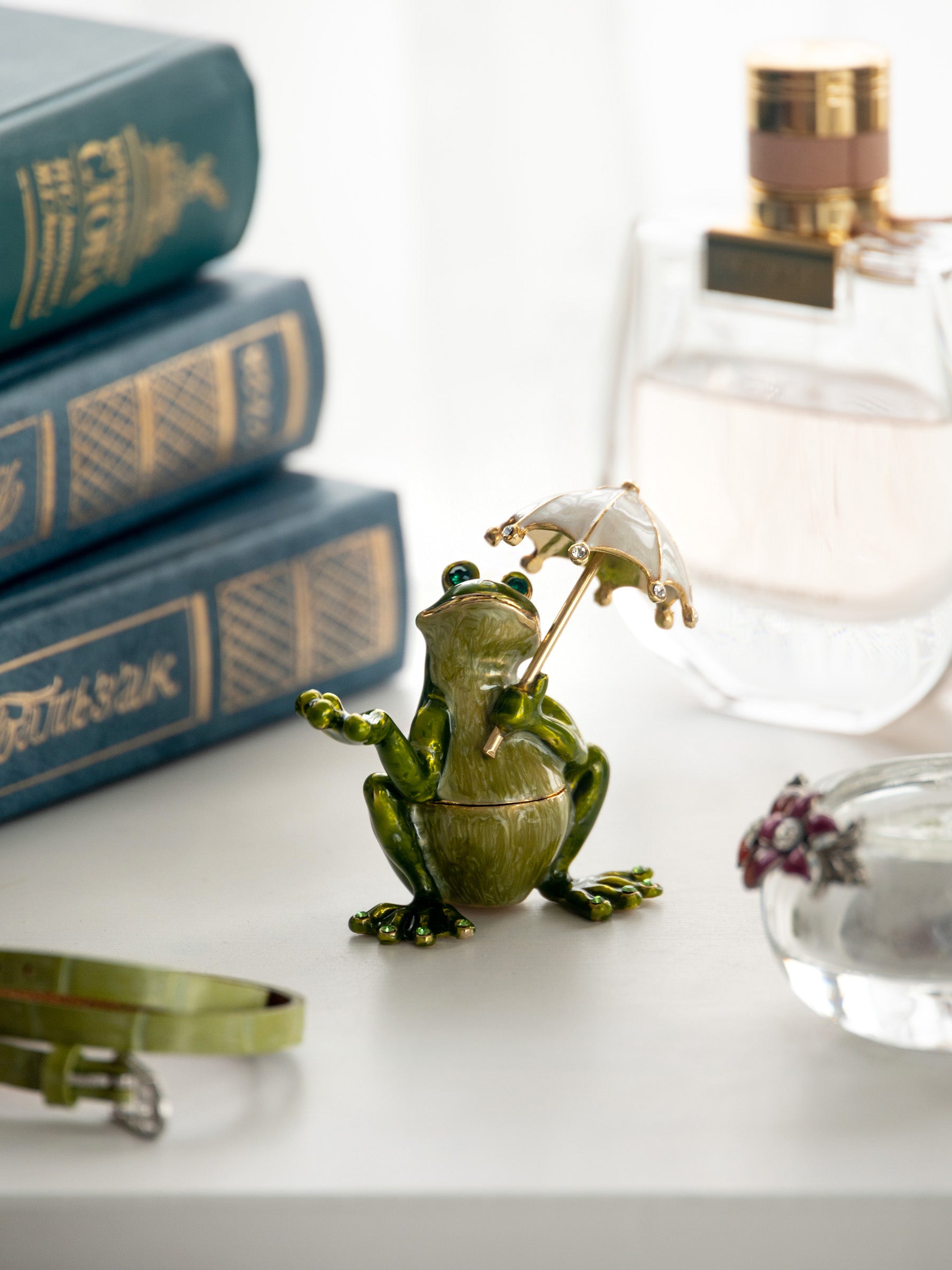 Keren Kopal Frog holding an Umbrella