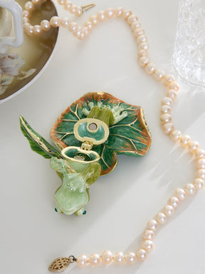 Keren Kopal Green Frog Rowing a Leaf Trinket Box