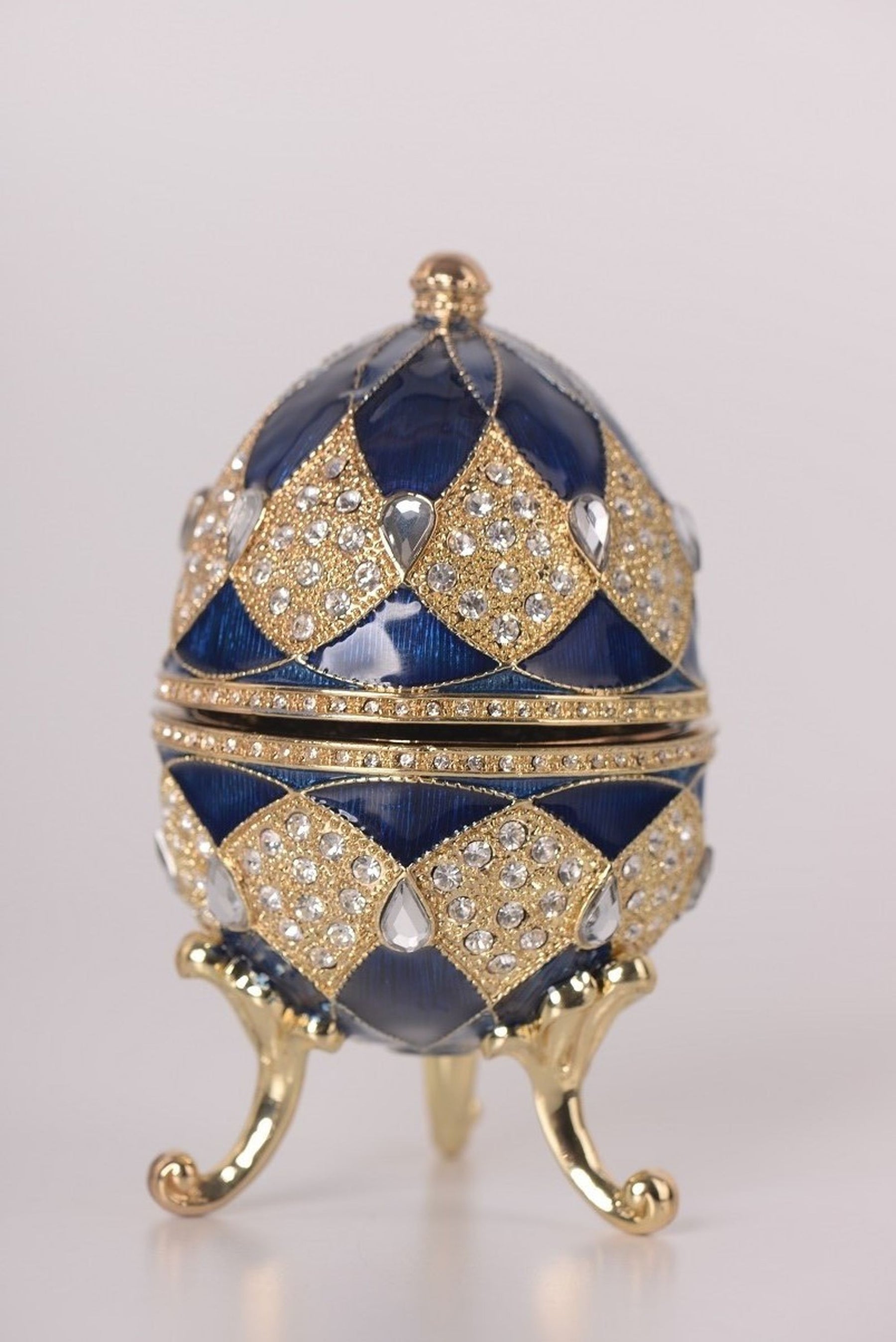 Oeuf Fabergé bleu avec pendentif œuf à l'intérieur