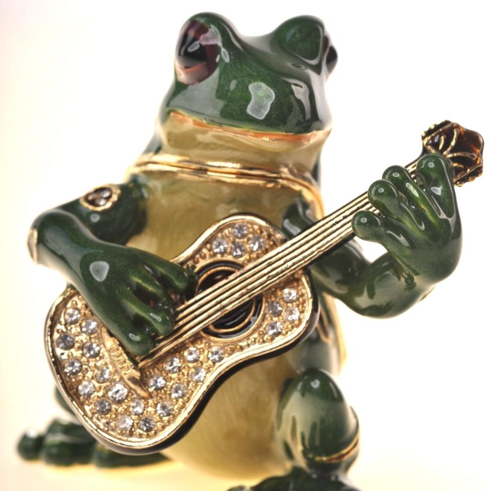 Grenouille jouant de la guitare