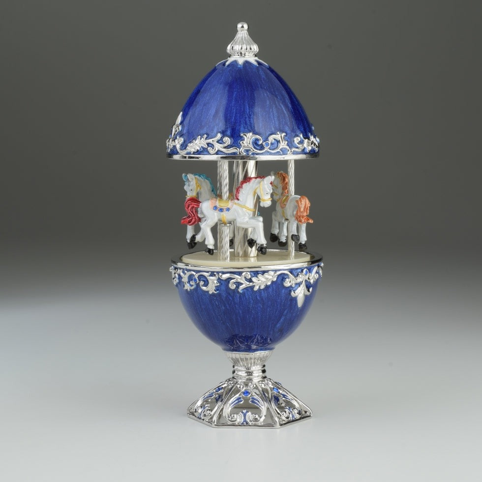 Carrousel à œufs Fabergé bleu avec chevaux royaux blancs