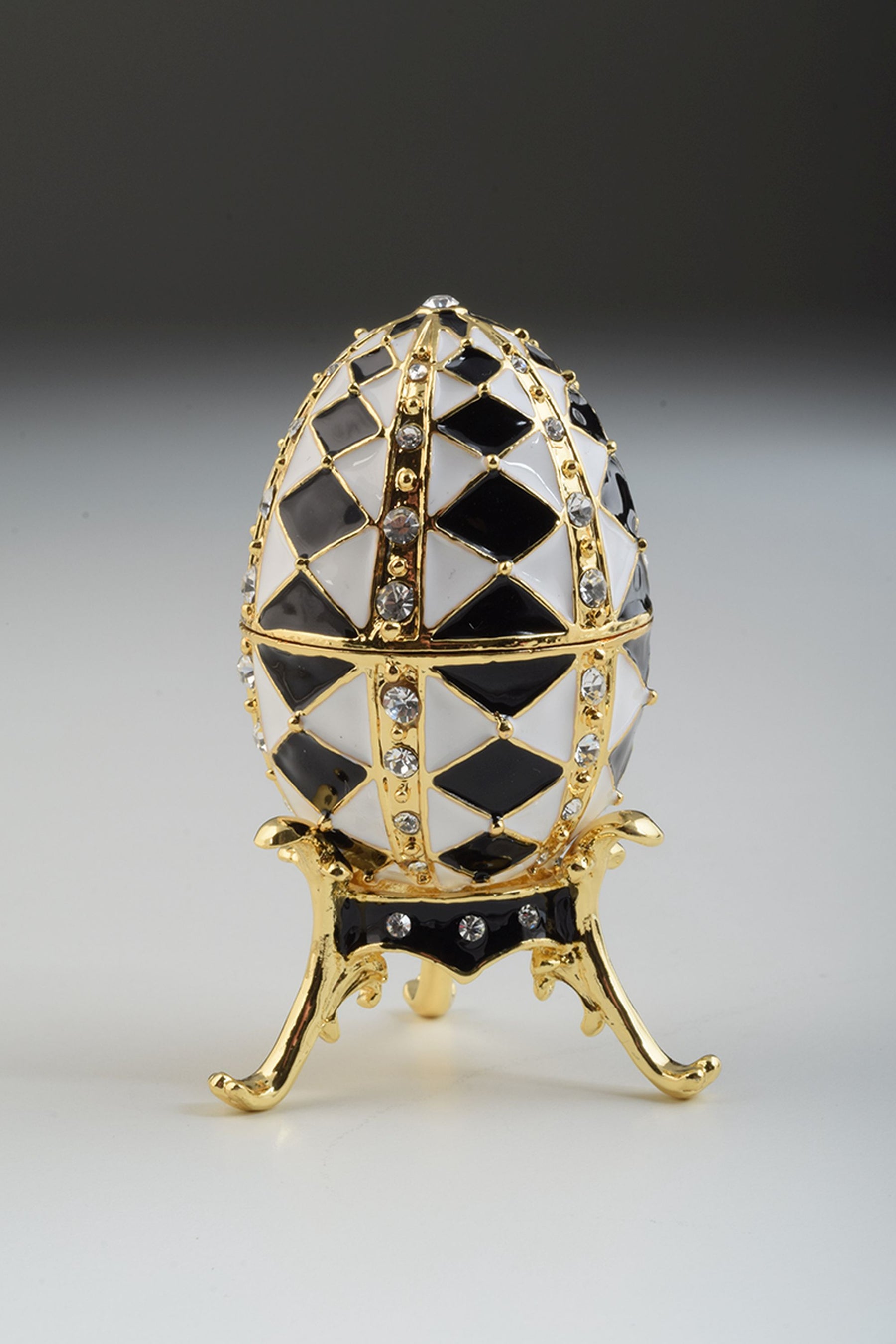 Oeuf de Fabergé noir et blanc avec collier en or à l'intérieur