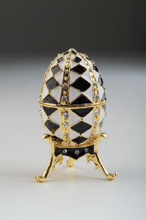 Oeuf de Fabergé noir et blanc avec collier en or à l'intérieur