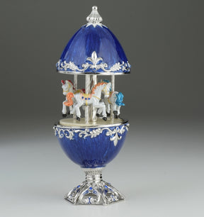 Carrousel à œufs Fabergé bleu avec chevaux royaux blancs